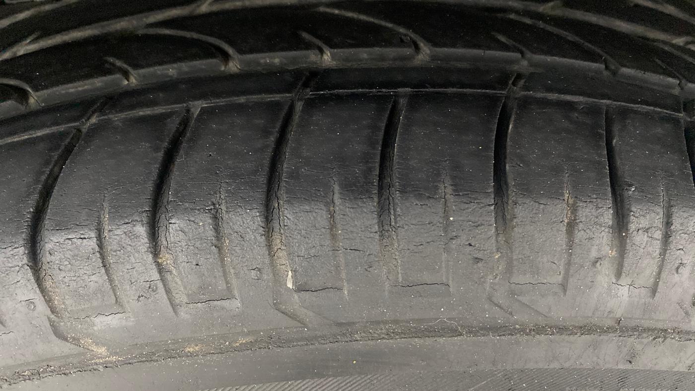 2017 Hyundai Creta SX PLUS AT 1.6 PETROL, Petrol, Automatic, 37,410 km, Left Rear Tyre Tread