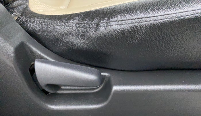 2014 Maruti Wagon R Stingray VXI, Petrol, Manual, 96,993 km, Driver Side Adjustment Panel