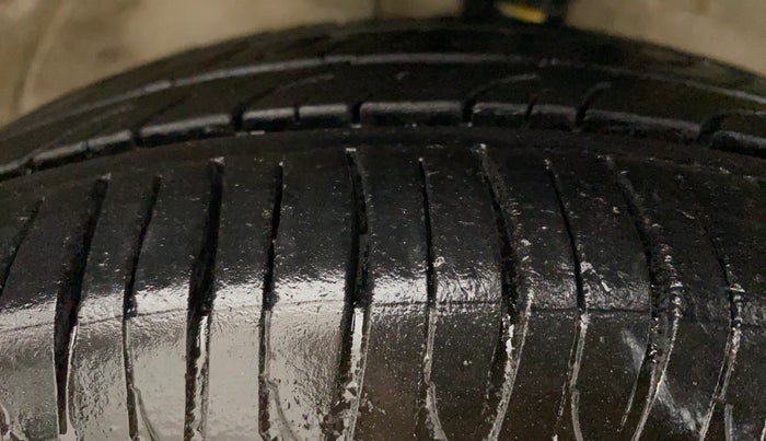 2014 Maruti Wagon R Stingray VXI, Petrol, Manual, 96,993 km, Right Front Tyre Tread