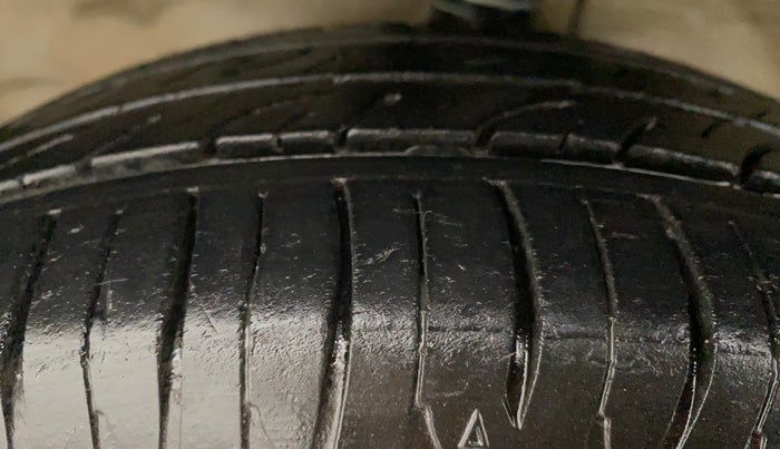 2014 Maruti Wagon R Stingray VXI, Petrol, Manual, 96,993 km, Left Front Tyre Tread