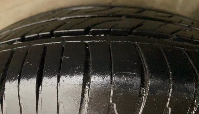 2014 Maruti Wagon R Stingray VXI, Petrol, Manual, 96,993 km, Left Rear Tyre Tread