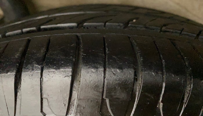 2014 Maruti Wagon R Stingray VXI, Petrol, Manual, 96,993 km, Right Rear Tyre Tread