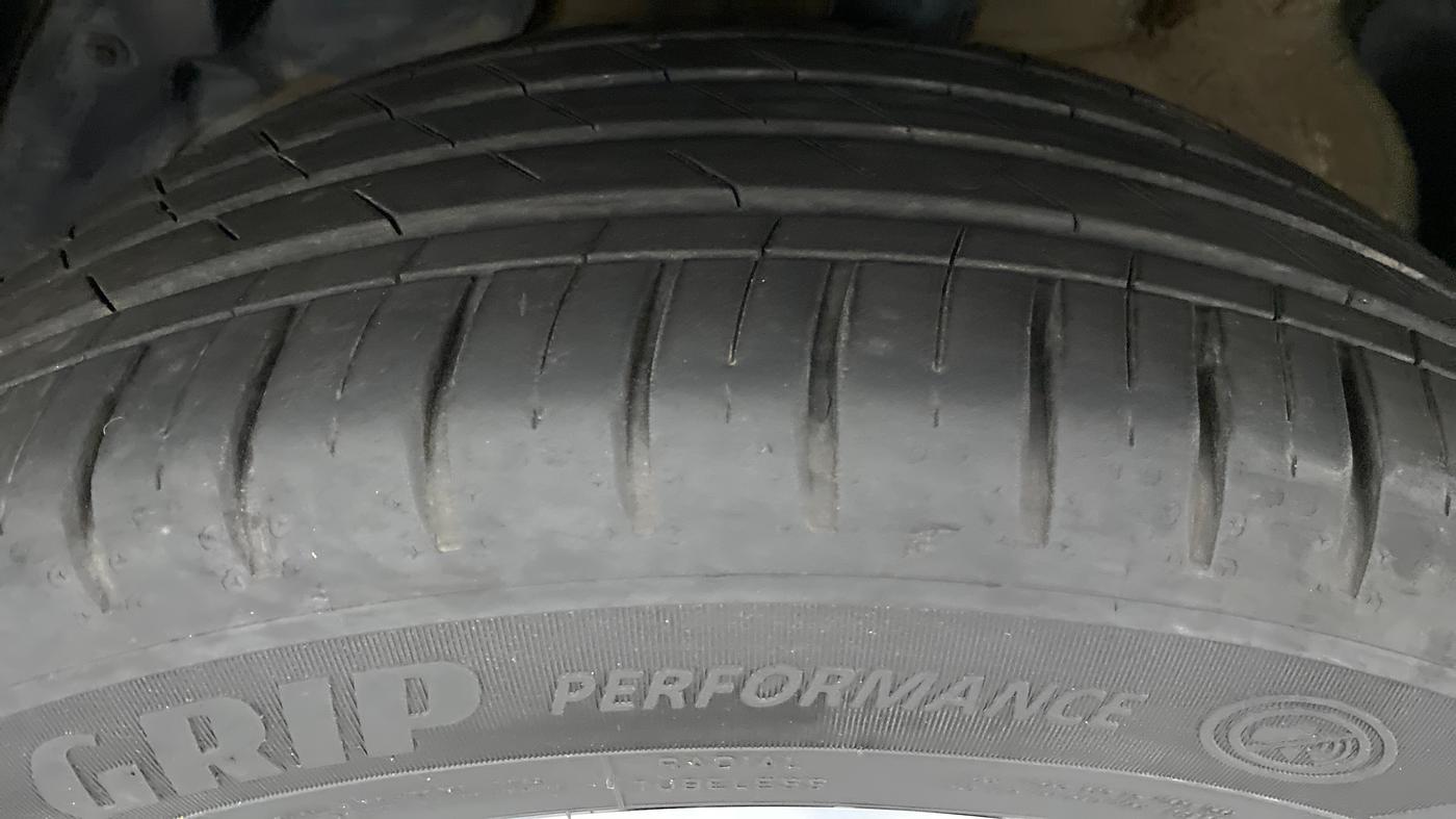 2021 MG HECTOR SHARP CVT, Petrol, Automatic, 18,998 km, Left Front Tyre Tread
