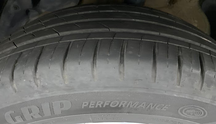 2021 MG HECTOR SHARP CVT, Petrol, Automatic, 18,998 km, Left Front Tyre Tread