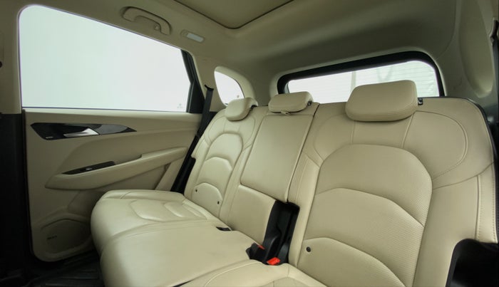 2021 MG HECTOR SHARP CVT, Petrol, Automatic, 18,998 km, Right Side Rear Door Cabin