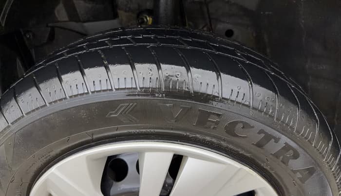 2023 Honda Amaze 1.2L I-VTEC S CVT, Petrol, Automatic, 30,413 km, Left Front Tyre Tread