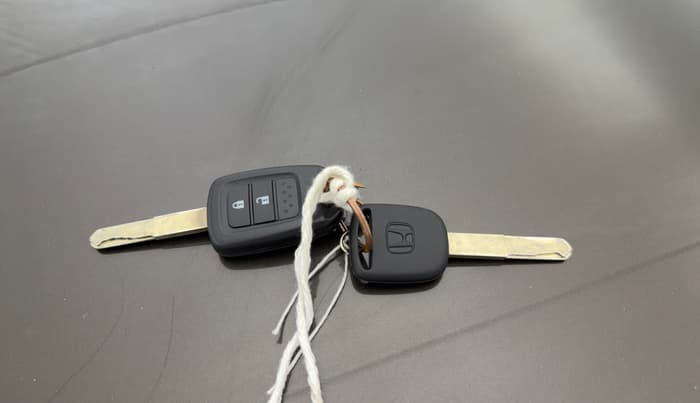 2023 Honda Amaze 1.2L I-VTEC S CVT, Petrol, Automatic, 30,413 km, Key Close Up