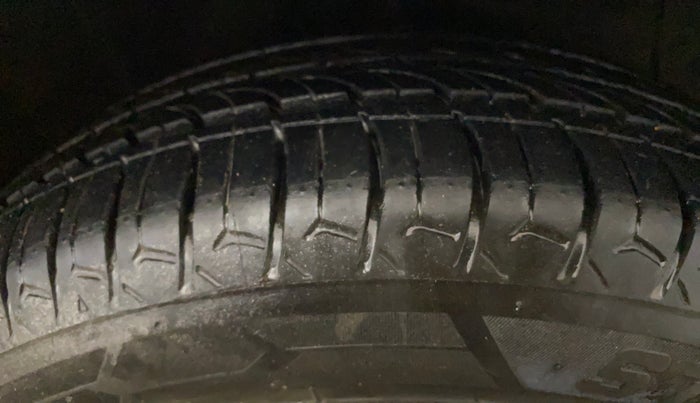 2016 Hyundai Grand i10 SPORTZ 1.2 KAPPA VTVT, Petrol, Manual, 68,138 km, Right Front Tyre Tread