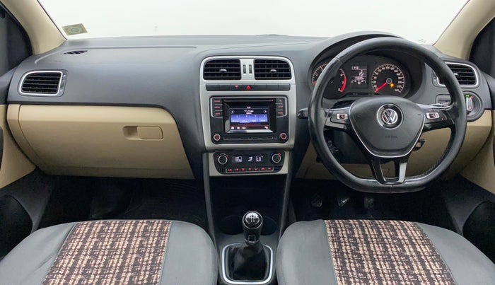 2016 Volkswagen Polo HIGHLINE1.2L, Petrol, Manual, 1,15,699 km, Dashboard