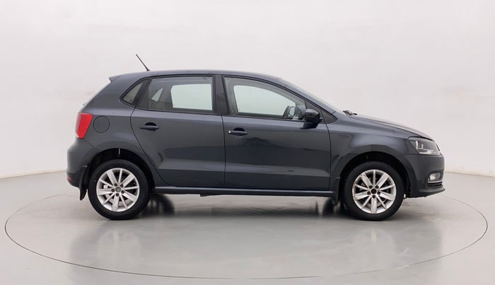 2016 Volkswagen Polo HIGHLINE1.2L, Petrol, Manual, 1,15,699 km, Right Side View