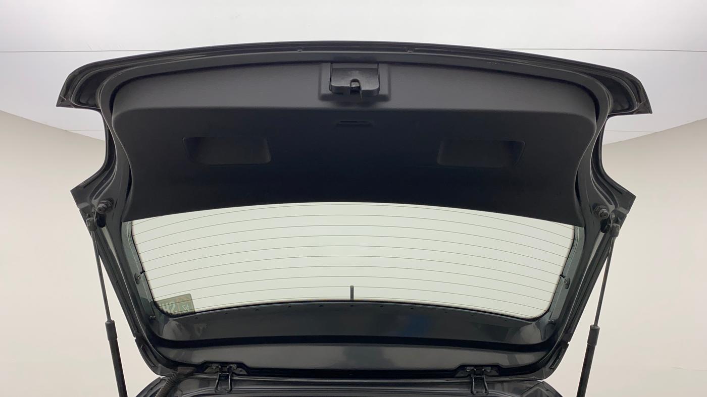2016 Volkswagen Polo HIGHLINE1.2L, Petrol, Manual, 1,15,699 km, Boot Door Open