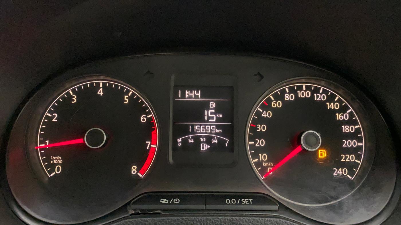2016 Volkswagen Polo HIGHLINE1.2L, Petrol, Manual, 1,15,699 km, Odometer Image
