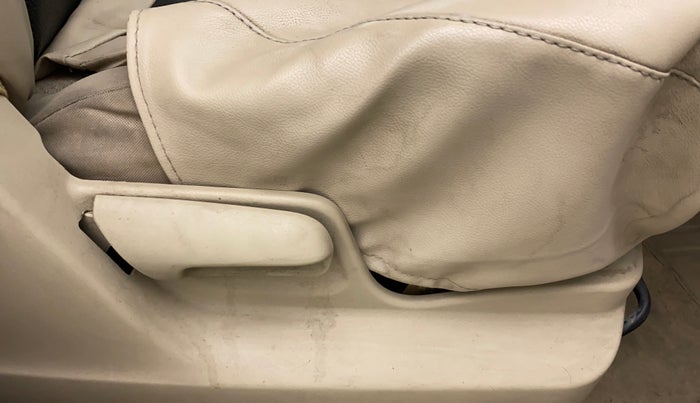 2012 Maruti Ertiga LXI, CNG, Manual, 82,416 km, Driver Side Adjustment Panel