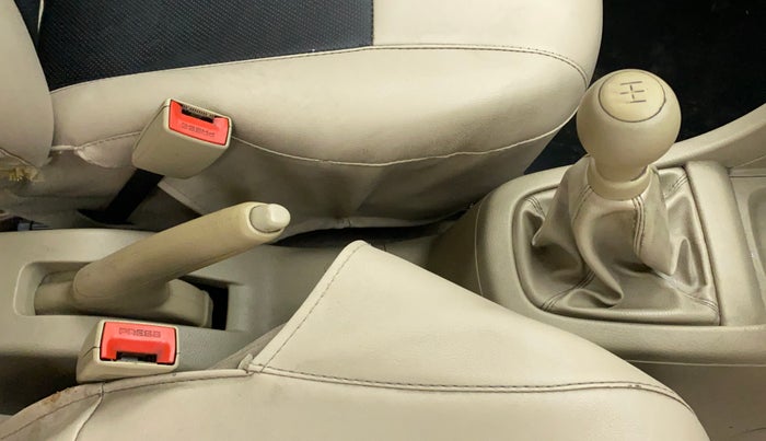 2012 Maruti Ertiga LXI, CNG, Manual, 82,416 km, Gear Lever