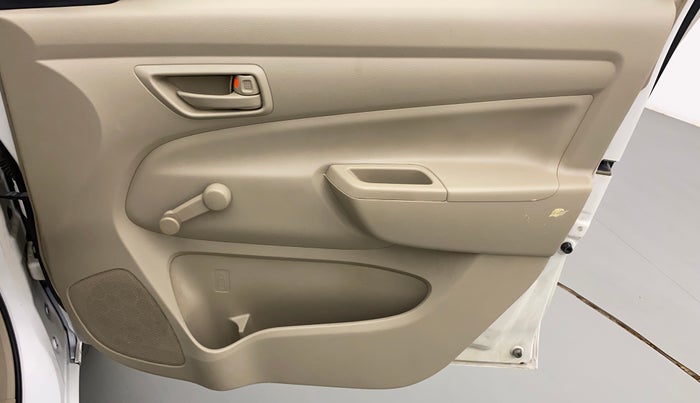 2012 Maruti Ertiga LXI, CNG, Manual, 82,416 km, Driver Side Door Panels Control