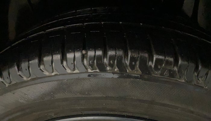2021 Maruti XL6 ZETA MT, Petrol, Manual, 10,913 km, Left Rear Tyre Tread