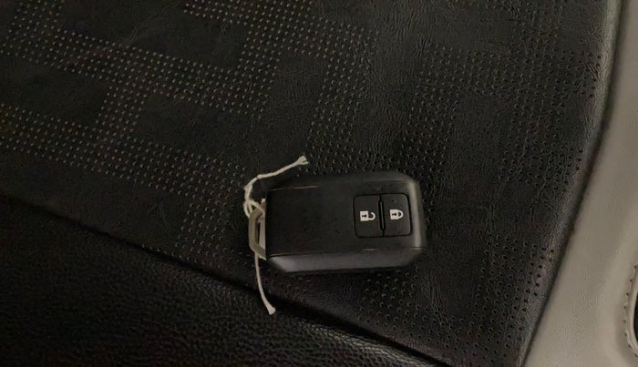 2021 Maruti XL6 ZETA MT, Petrol, Manual, 10,913 km, Key Close Up