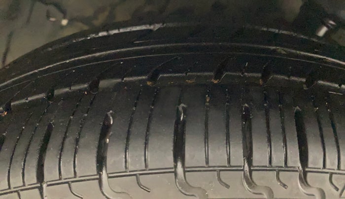 2016 Maruti Celerio ZXI AMT (O), Petrol, Automatic, 49,097 km, Left Front Tyre Tread