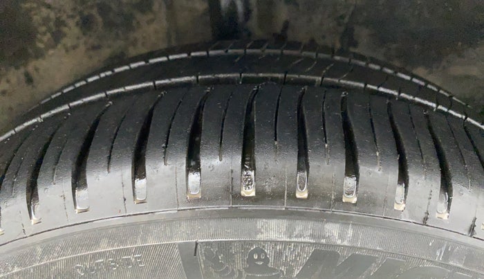 2011 Toyota Etios VX, Petrol, Manual, 35,366 km, Right Front Tyre Tread
