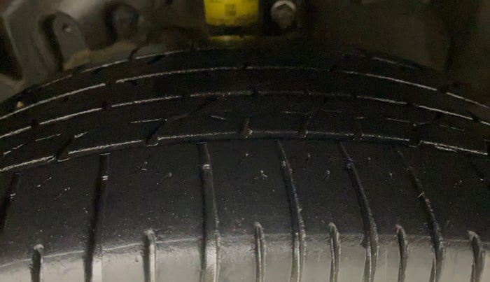 2016 Ford Ecosport TREND+ 1.5L DIESEL, Diesel, Manual, 1,20,599 km, Left Front Tyre Tread