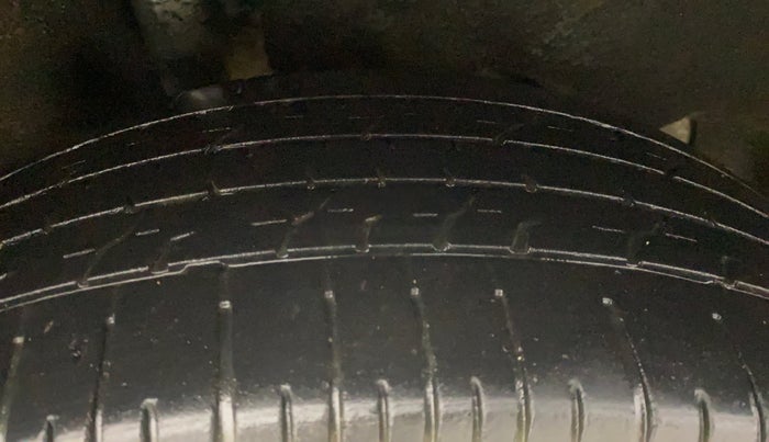 2016 Ford Ecosport TREND+ 1.5L DIESEL, Diesel, Manual, 1,20,599 km, Right Rear Tyre Tread