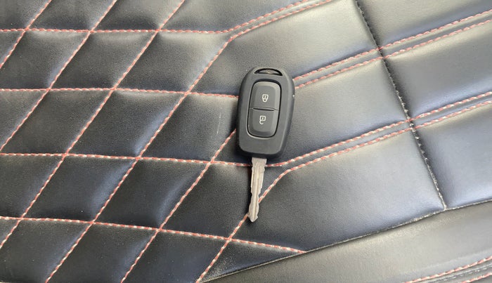 2022 Nissan MAGNITE XL, Petrol, Manual, 87,191 km, Key Close Up