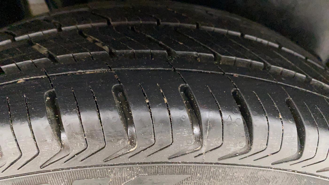 2022 Maruti Dzire ZXI CNG, CNG, Manual, 6,505 km, Right Rear Tyre Tread