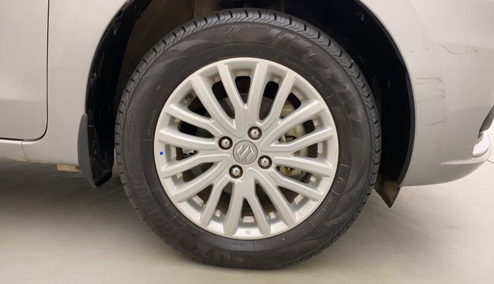 2022 Maruti Dzire ZXI CNG, CNG, Manual, 6,505 km, Right Front Wheel