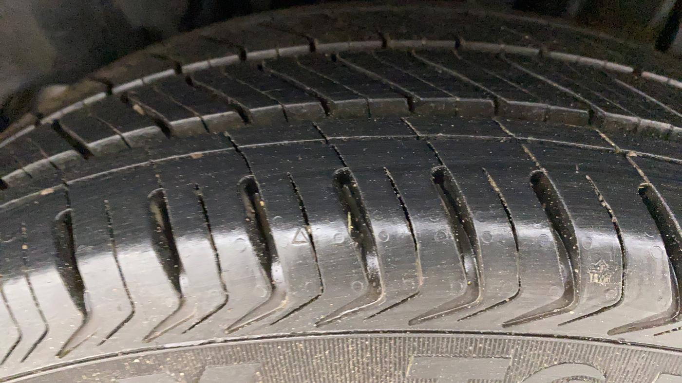2022 Maruti Dzire ZXI CNG, CNG, Manual, 6,505 km, Left Rear Tyre Tread