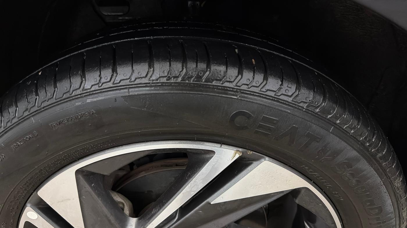 2023 Hyundai NEW I20 ASTA 1.2 MT, Petrol, Manual, 21,141 km, Left Front Tyre Tread