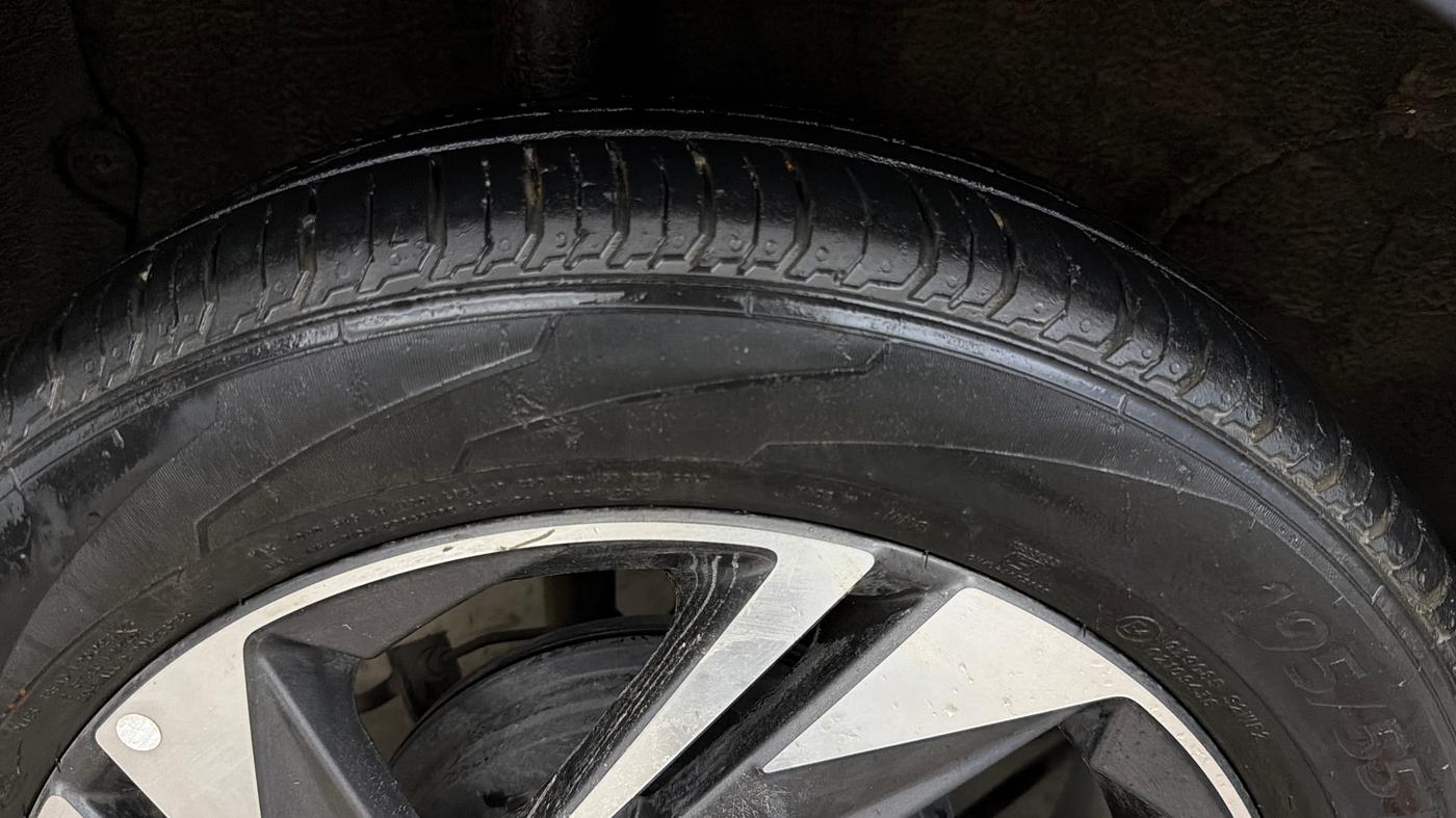 2023 Hyundai NEW I20 ASTA 1.2 MT, Petrol, Manual, 21,141 km, Right Rear Tyre Tread