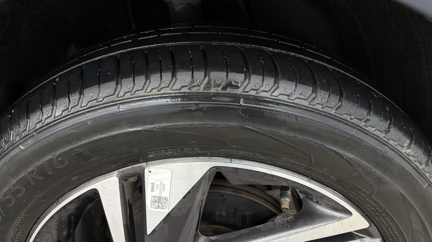 2023 Hyundai NEW I20 ASTA 1.2 MT, Petrol, Manual, 21,141 km, Right Front Tyre Tread