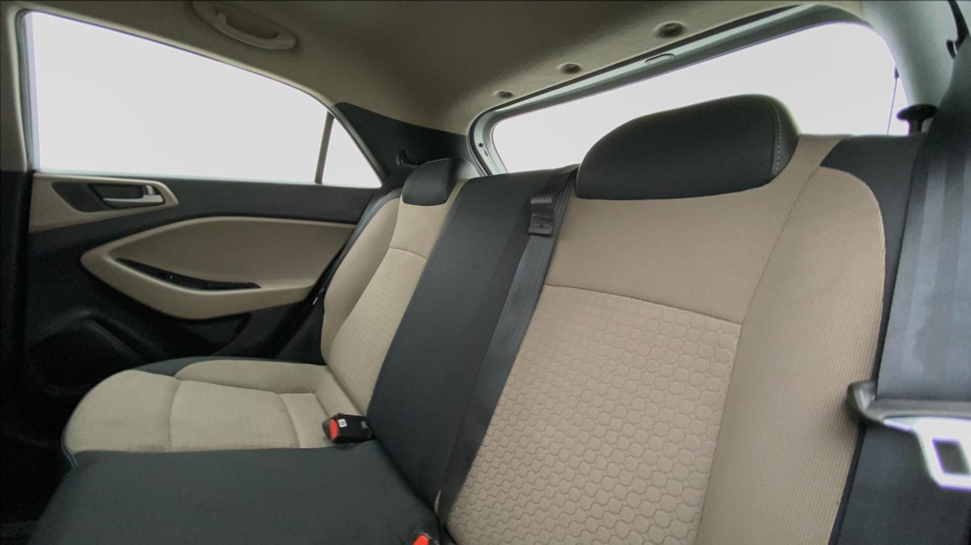 2017 Hyundai Elite i20 ASTA 1.2, Petrol, Manual, 30,311 km, Right Side Rear Door Cabin