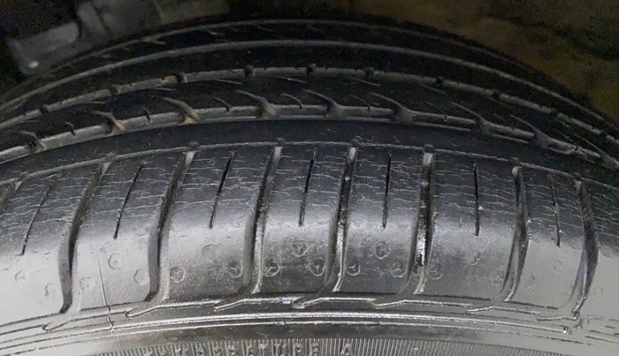 2017 Hyundai Elite i20 ASTA 1.2, Petrol, Manual, 30,311 km, Right Front Tyre Tread