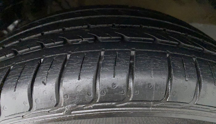 2017 Hyundai Elite i20 ASTA 1.2, Petrol, Manual, 30,311 km, Left Front Tyre Tread