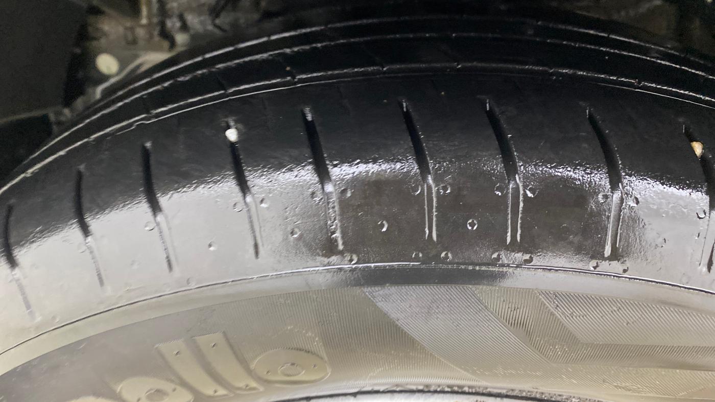 2023 Mahindra XUV300 W6 1.5 Diesel, Diesel, Manual, 68,187 km, Left Front Tyre Tread