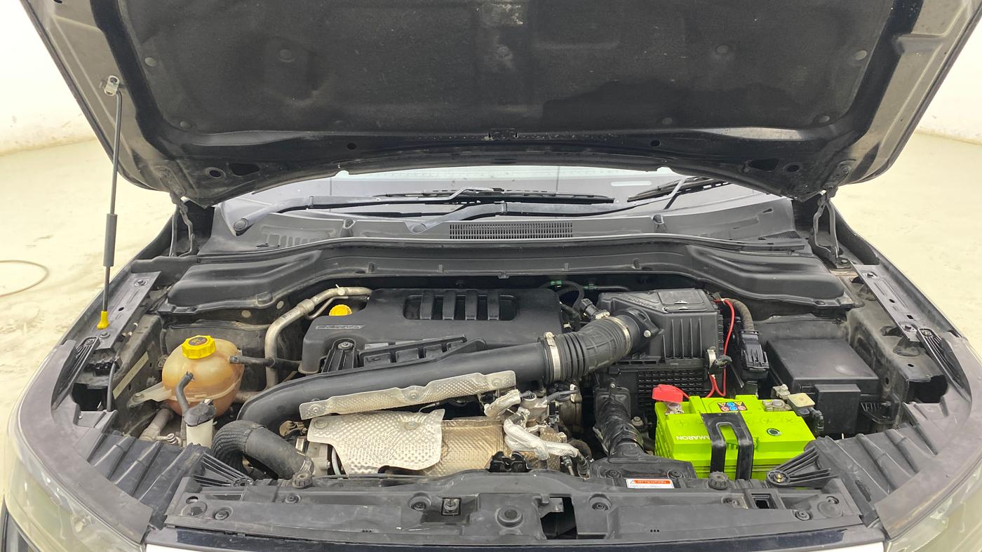 2023 Mahindra XUV300 W6 1.5 Diesel, Diesel, Manual, 68,187 km, Engine View