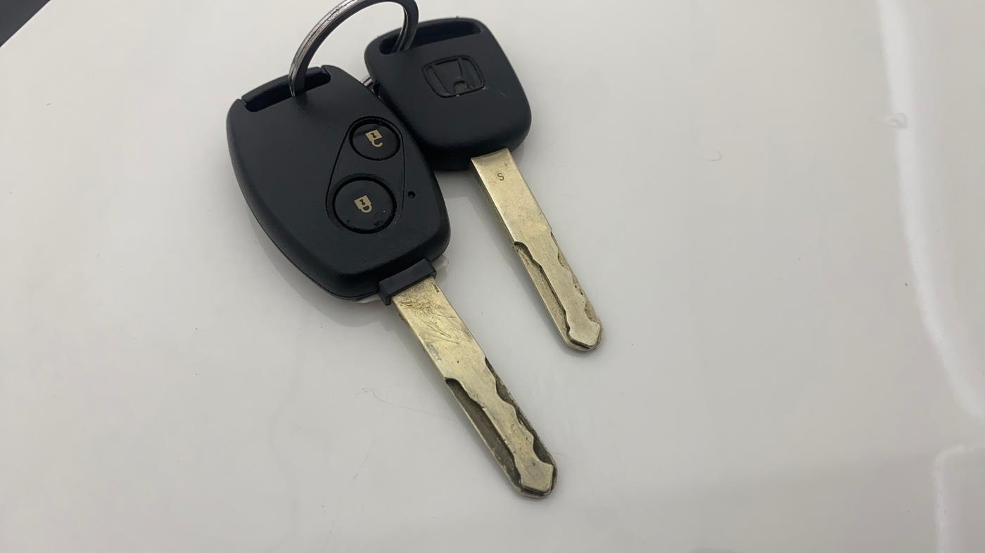 2013 Honda Brio S MT, CNG, Manual, 73,786 km, Key Close Up
