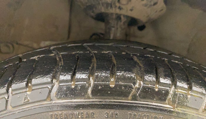 2013 Honda Brio S MT, CNG, Manual, 73,786 km, Left Front Tyre Tread