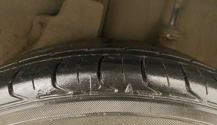 2013 Honda Brio S MT, CNG, Manual, 73,786 km, Left Rear Tyre Tread
