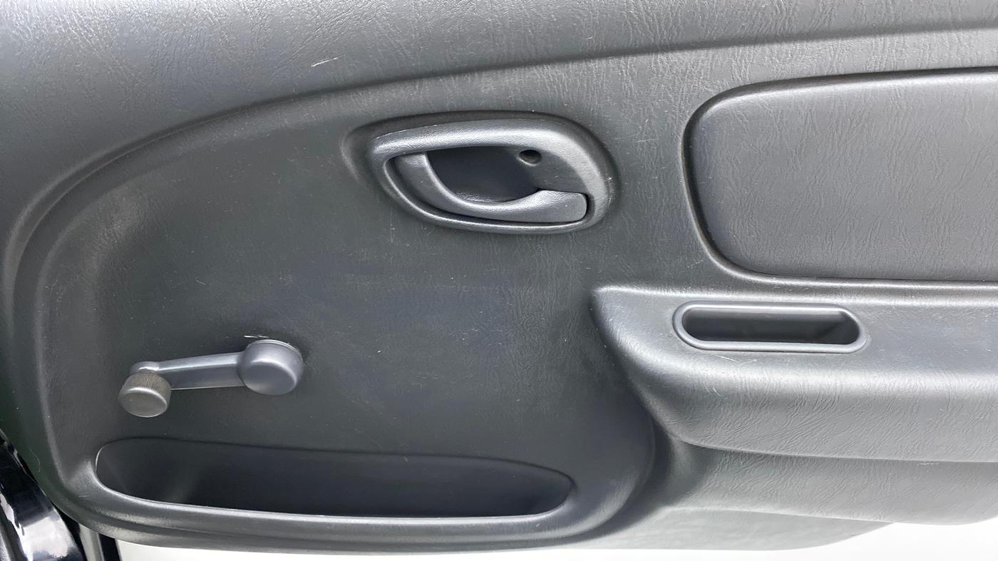 2011 Maruti Alto LXI, CNG, Manual, 80,369 km, Driver Side Door Panels Control