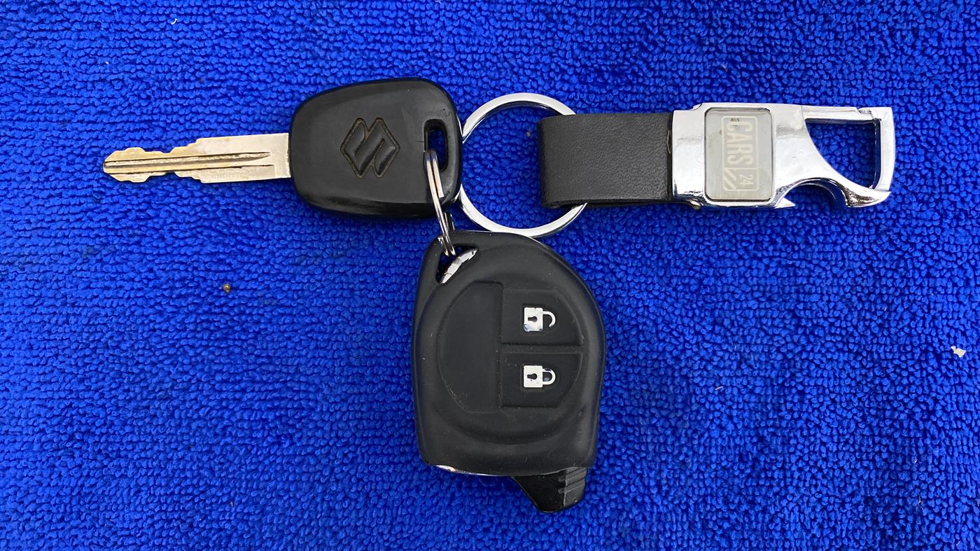 2011 Maruti Alto LXI, CNG, Manual, 80,369 km, Key Close Up
