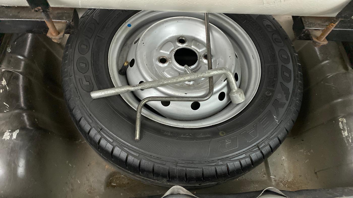 2011 Maruti Alto LXI, CNG, Manual, 80,369 km, Spare Tyre
