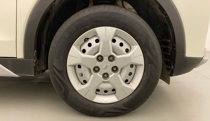 2020 Mahindra XUV300 W4 1.5 DIESEL, Diesel, Manual, 26,895 km, Right Front Wheel