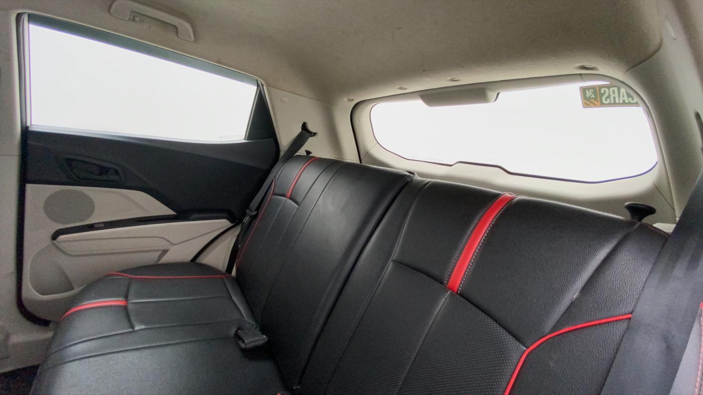 2020 Mahindra XUV300 W4 1.5 DIESEL, Diesel, Manual, 26,895 km, Right Side Rear Door Cabin