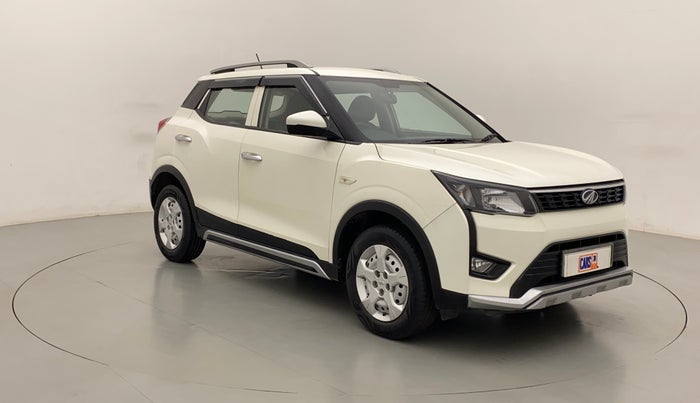 2020 Mahindra XUV300 W4 1.5 DIESEL, Diesel, Manual, 26,895 km, Right Front Diagonal