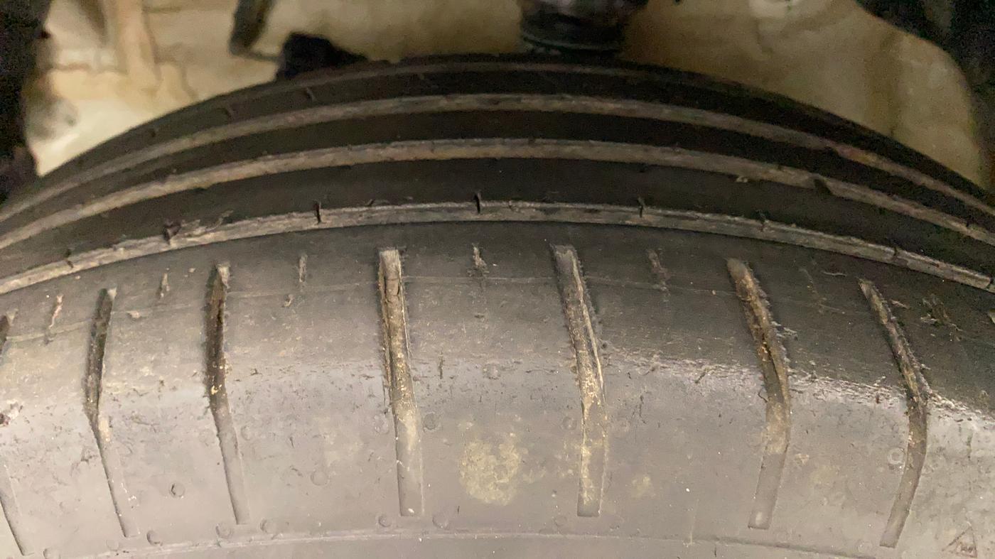 2020 Mahindra XUV300 W4 1.5 DIESEL, Diesel, Manual, 26,895 km, Left Front Tyre Tread