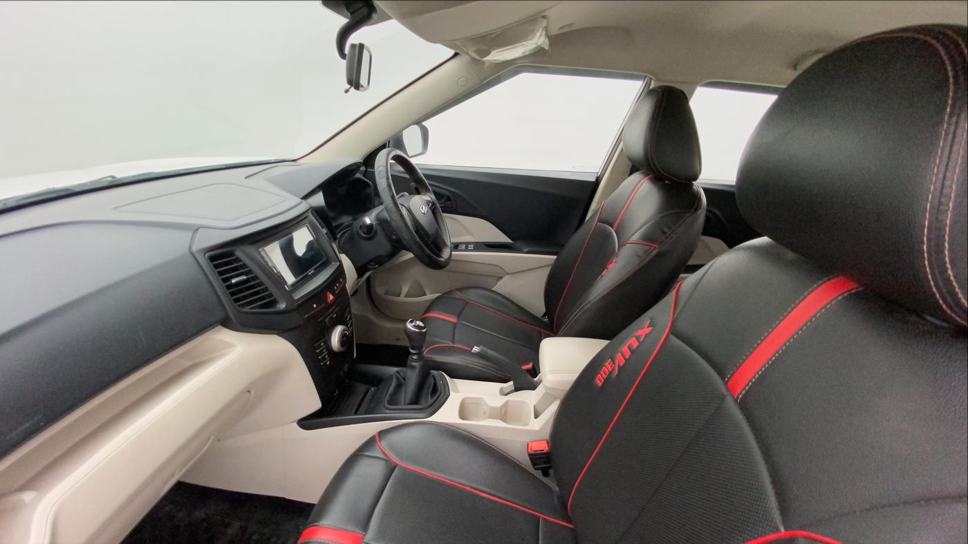 2020 Mahindra XUV300 W4 1.5 DIESEL, Diesel, Manual, 26,895 km, Right Side Front Door Cabin