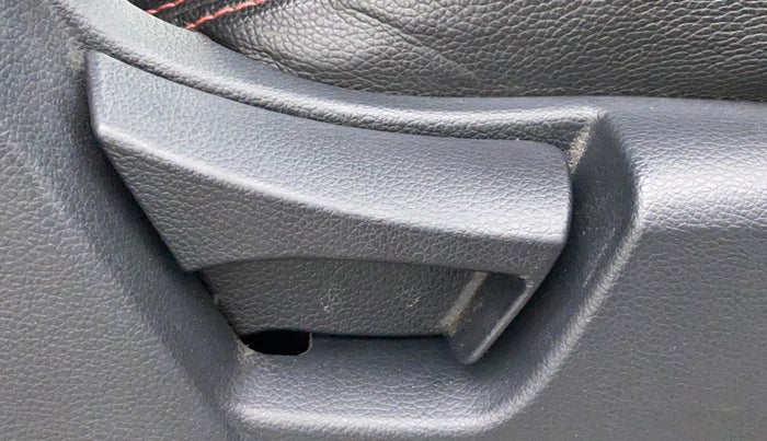 2020 Mahindra XUV300 W4 1.5 DIESEL, Diesel, Manual, 26,895 km, Driver Side Adjustment Panel