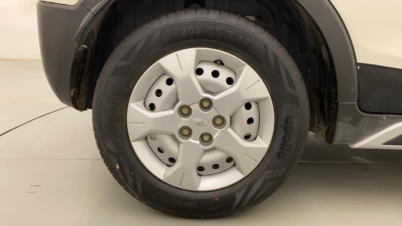 2020 Mahindra XUV300 W4 1.5 DIESEL, Diesel, Manual, 26,895 km, Right Rear Wheel